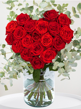 Strauß Rote Rosen in Herzform mit Eukalyptus - Valentinstag