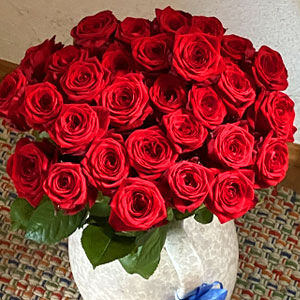 Roter Rosenstrau&szlig;