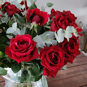 Roter Rosenstrau&szlig;