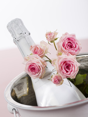 Liefer Champagner mit Rosen Rosen mit Chamgagner